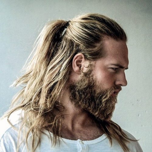 Ideas de peinados para hombres con cabello largo